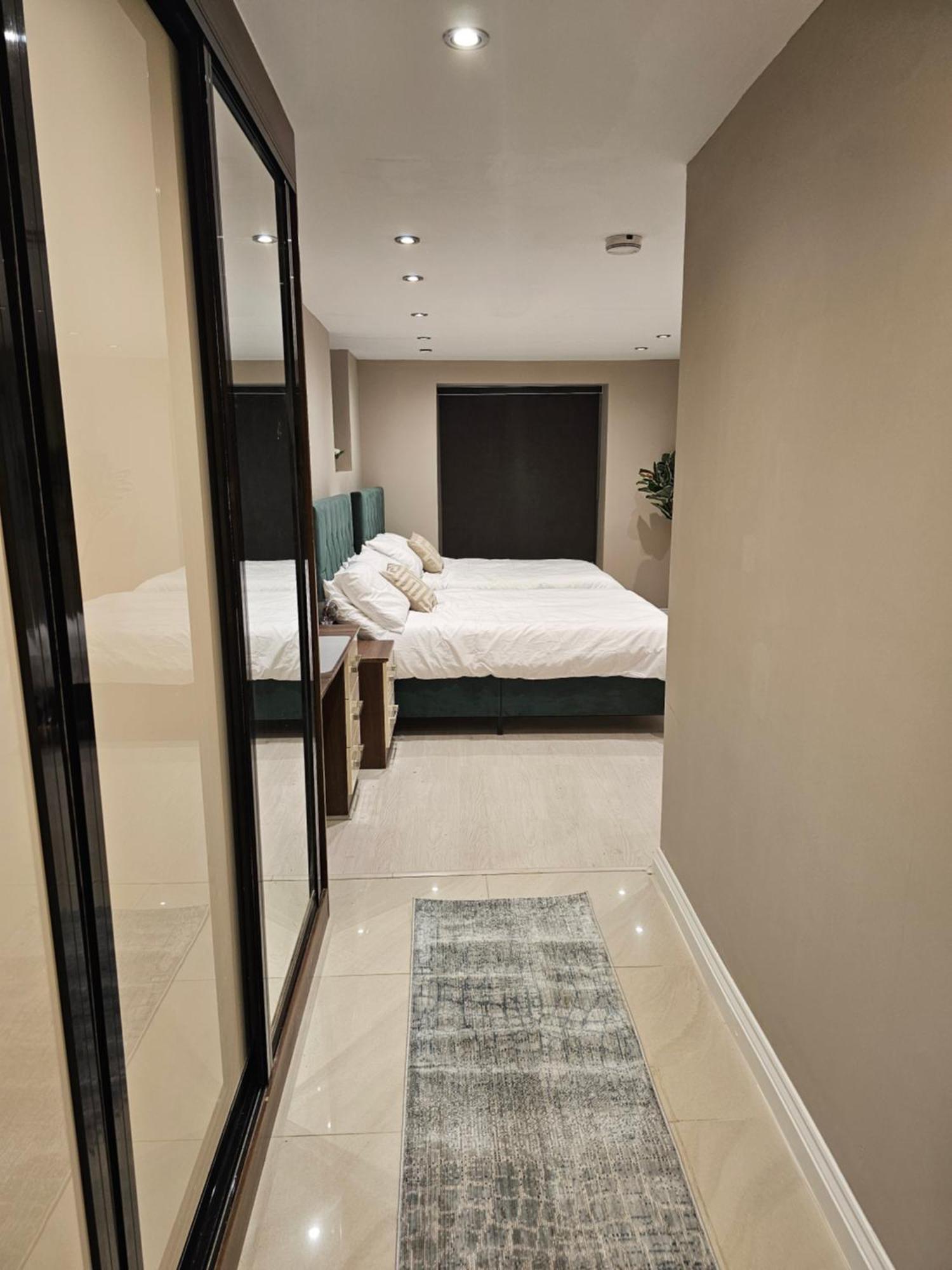 Appartamento Spacious Four Bedroom Four Bathroom Flat In West Kensington *