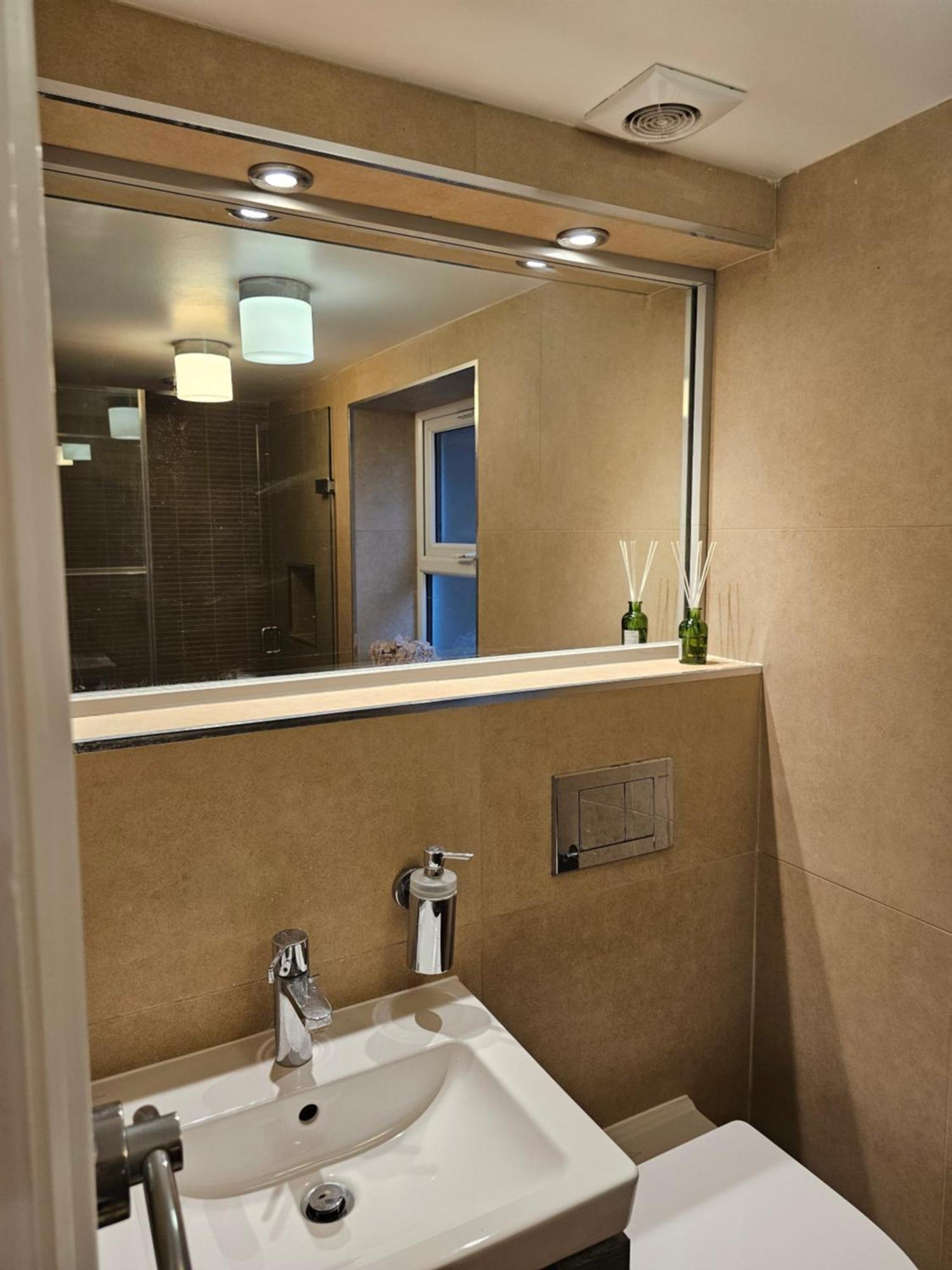 Spacious Four Bedroom Four Bathroom Flat In West Kensington * Londra