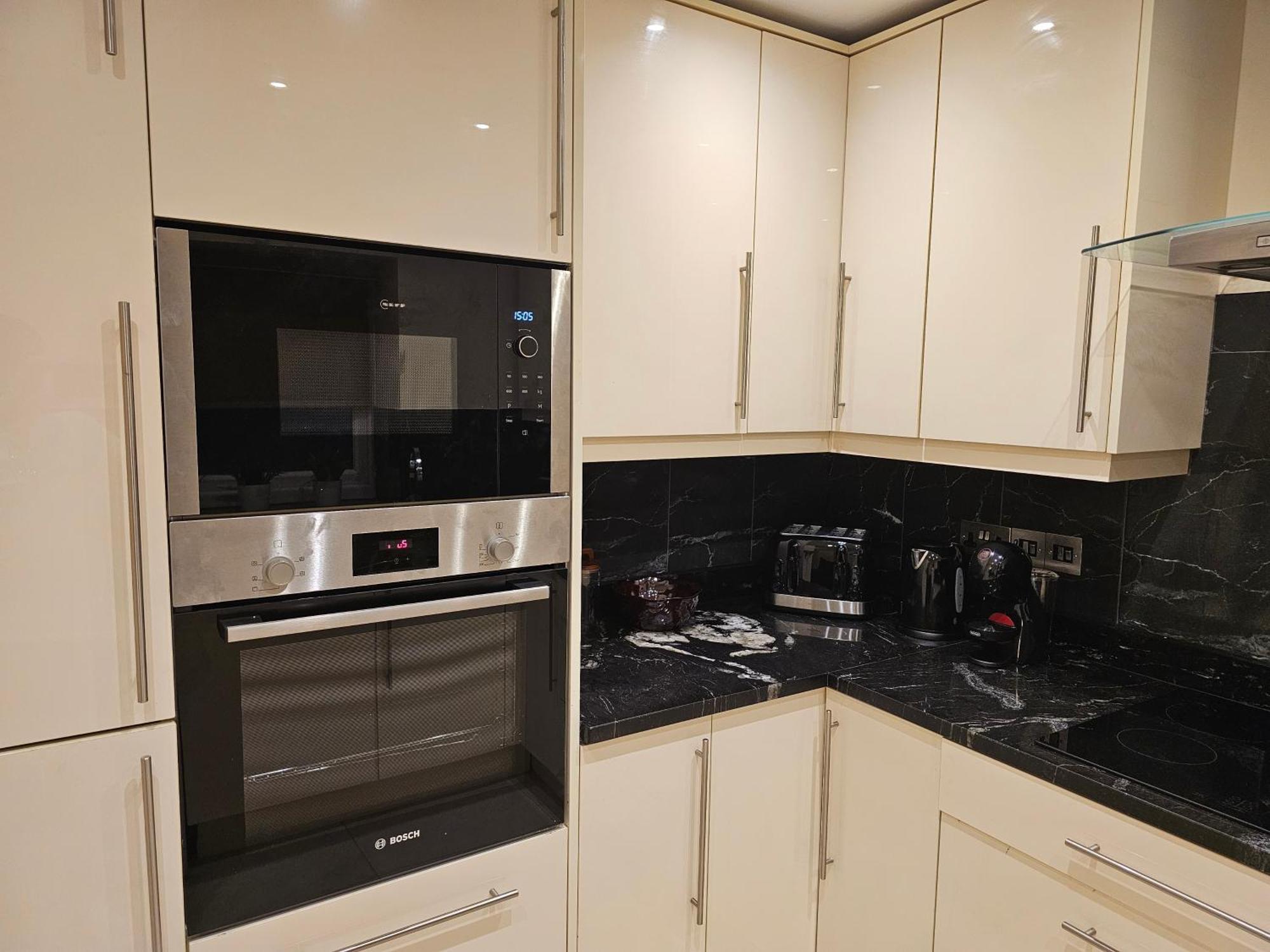Spacious Four Bedroom Four Bathroom Flat In West Kensington Appartamento Londra