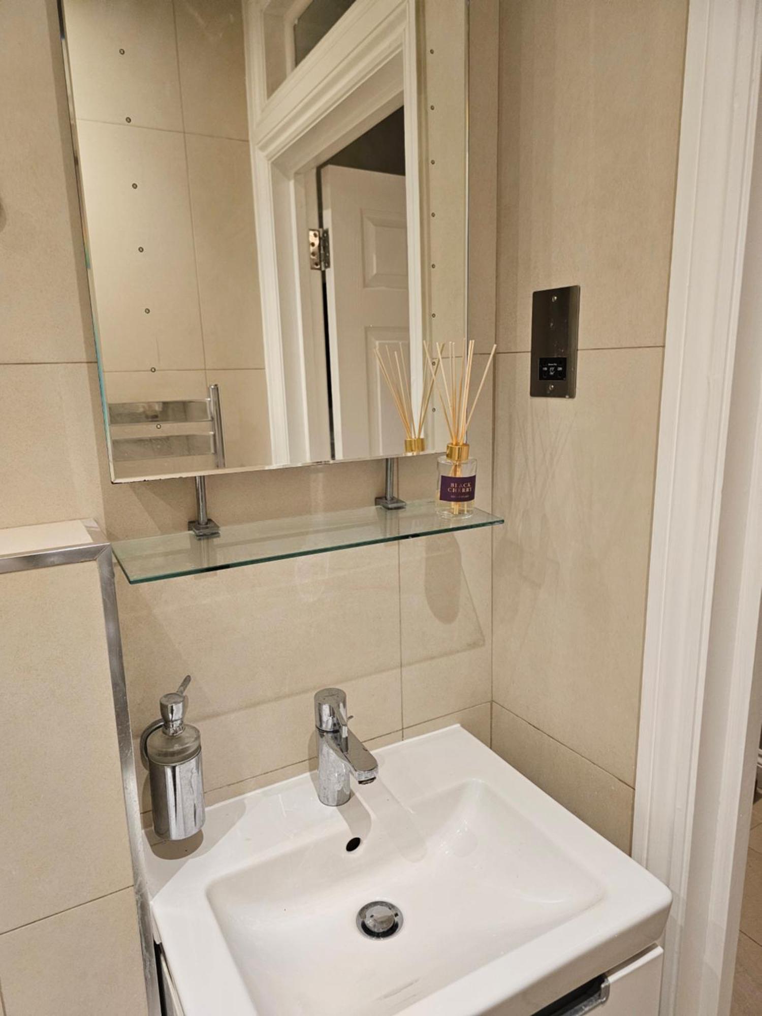 Appartamento Spacious Four Bedroom Four Bathroom Flat In West Kensington Londra