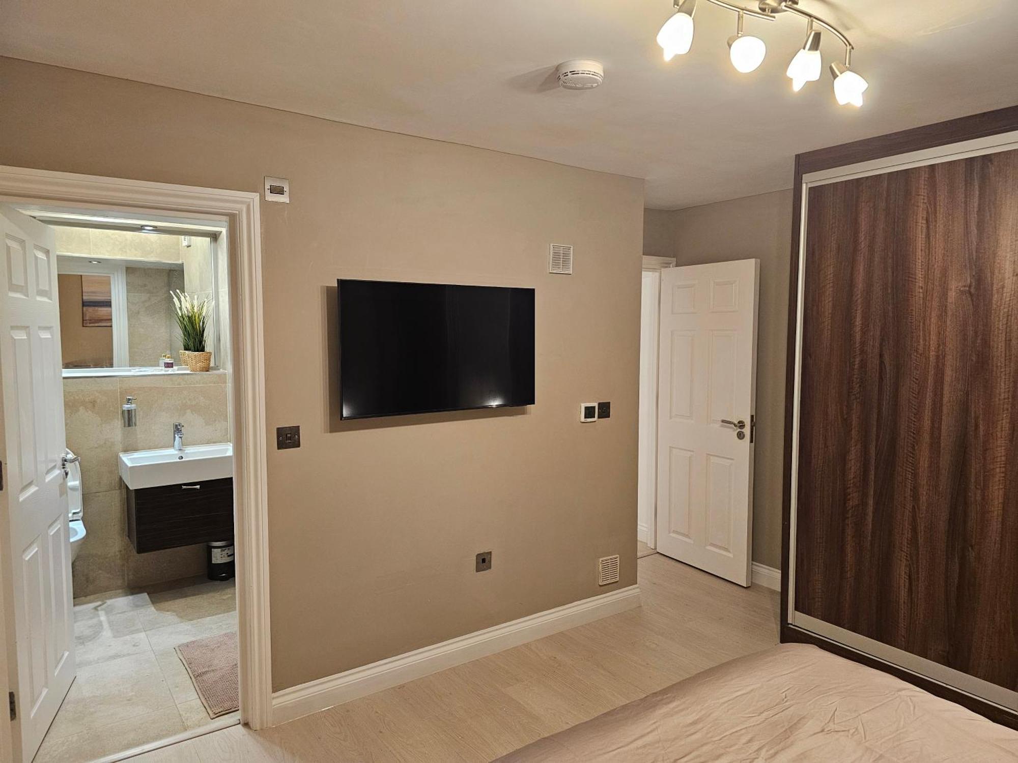 Spacious Four Bedroom Four Bathroom Flat In West Kensington Appartamento *